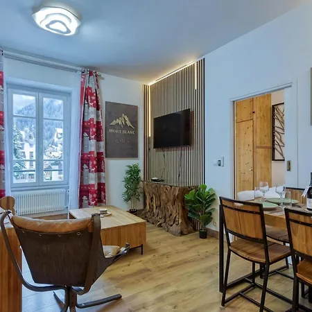 Chez Aline Chic Central Chamonix 1Br W/ Brevent Views - Happy Rentals