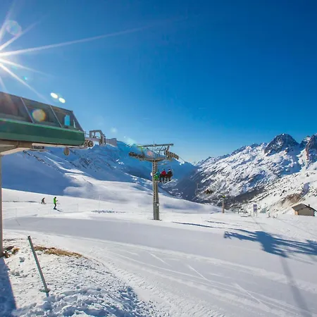 Chez Aline Chic Central Chamonix 1Br W/ Brevent Views - Happy Rentals *
