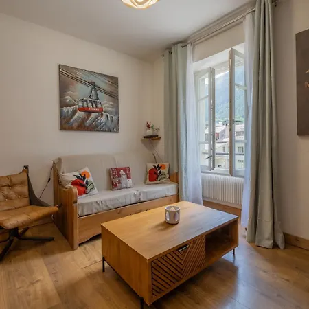 Chez Aline Chic Central Chamonix 1Br W/ Brevent Views - Happy Rentals Chamonix
